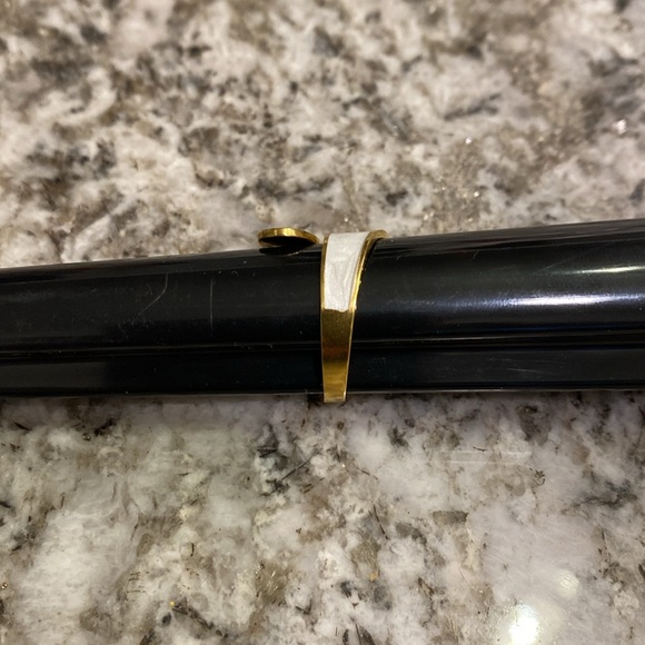 🥳Gold Enameled Ring - Picture 2 of 2